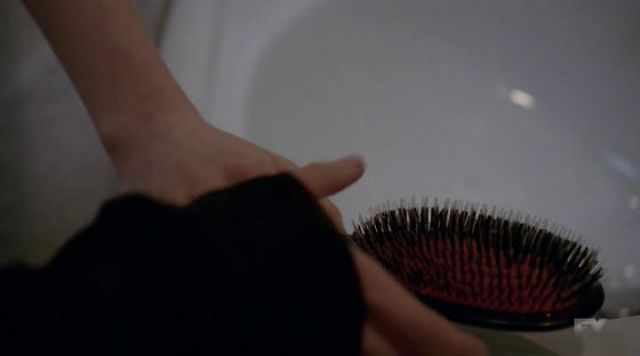 Zoe Benson's (Taissa Farmiga) Mason Pearson hair brush in American Horror Story S03E07