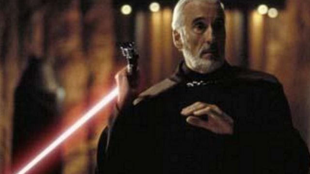 the lightsaber of Count Dooku (Christopher Lee) in Star wars III : revenge  of The Sith | Spotern