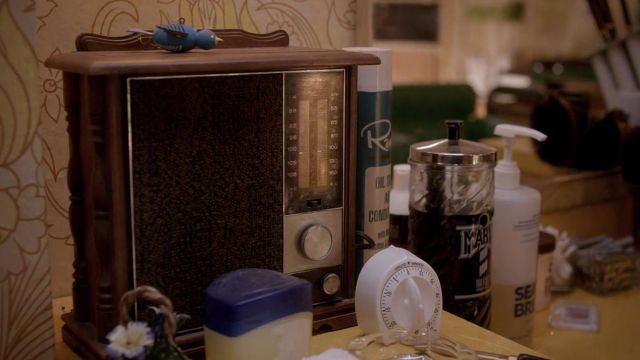 Hairdresser’s shop's Marvy Marvcide sanitizing jar in The Get Down S01E02