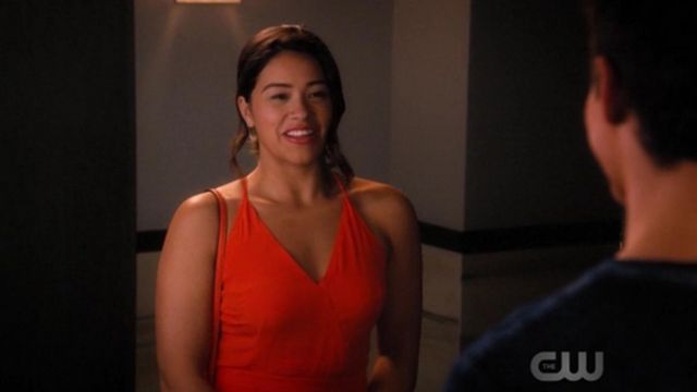 The orange gown with strapless Lovers + Friends of Jane Villanueva (Gina Rodriguez) in Jane The Virgin S03E18