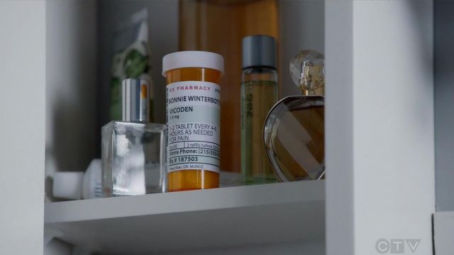 Bonnie Winterbottom's (Liza Weil) Elizabeth Arden perfume in How To Get Away With Murder S03E13