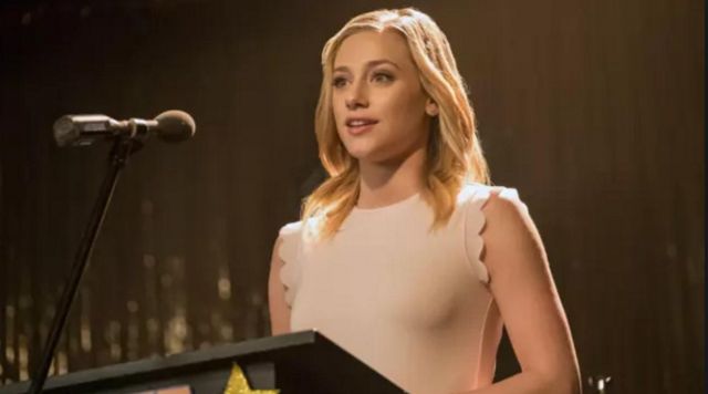 The top edges scalloped Betty Cooper (Lili Reinhart) in Riverdale, Season 1 Episode 13