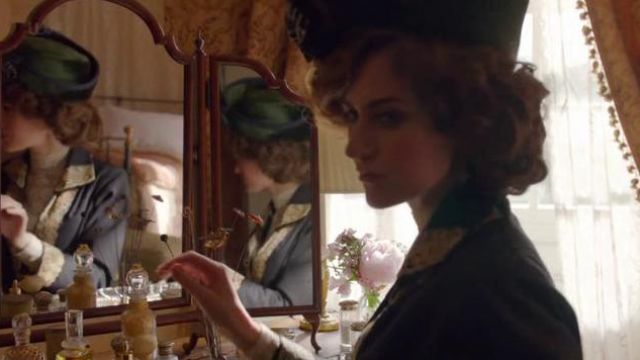 Lady Mae Loxley's (Katherine Kelly) Guerlain perfume in Mr Selfridge S02E01