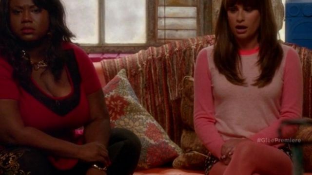 The shorts pattern hearts Rachel Berry (Lea Michele) in Glee S06E01
