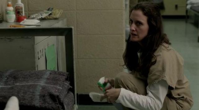 Cindy Hayes's (Adrienne C. Moore) Pond cold cream in Orange Is The New Black S02E07