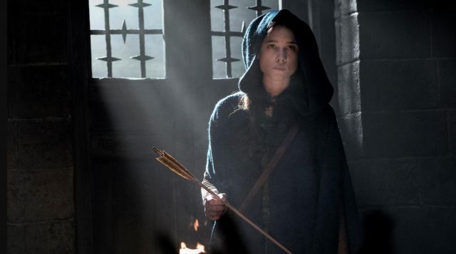 the cape hoody Astrid Bergès-Frisbey in The King Arthur: The Legend of Excalibur