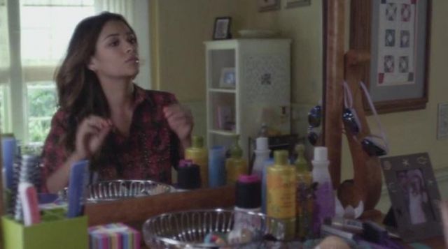 Emily Fields' (Shay Mitchell) L'Oreal toner dans Pretty Little Liars S04E17