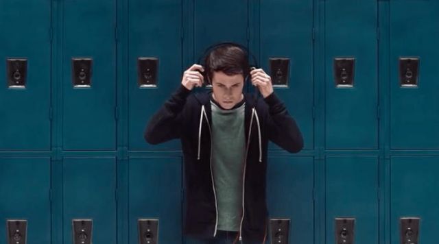 The Beats headphones of Clay Jensen in Thirteen Reasons Why season 1