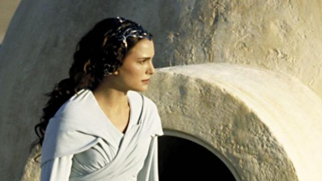The costume of Padme Amidala (Natalie portman) in Star Wars II : attack of The clones