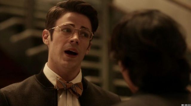 The bomber gray wool Zara of Barry Allen (Grant Gustin) in The Flash S02E14