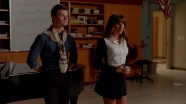 la jupe noir demi plissée de Ra­chel Berry (Lea Mi­chele) dans Glee S06E07 #jour­nee­de­la­jupe