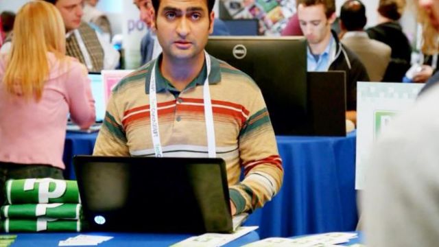 L'or­di­na­teur portable de Di­nesh (Ku­mail Na­ni­jiani) dans Si­li­con Val­ley