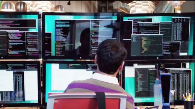 Les é­crans de Di­nesh (Ku­mail Na­ni­jiani) dans Si­li­con Val­ley