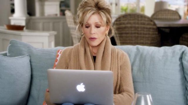 the laptop of Grace (Jane Fonda) in Grace and Frankie