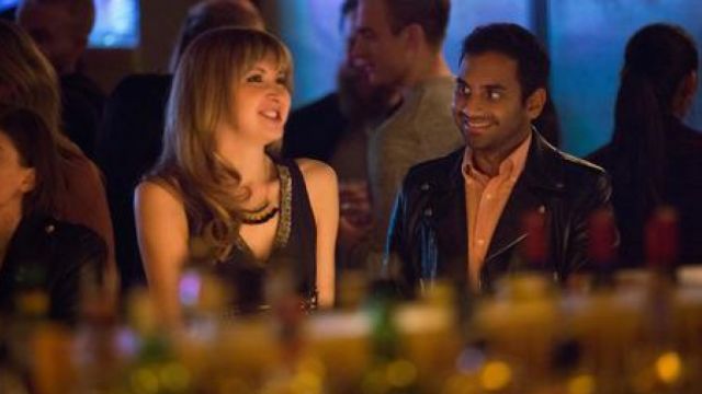 La camisa de Dev Shah (Aziz Ansari) en Master of None