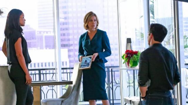 the ipad, Margot Bishop's (Sonya Walger) in The catch