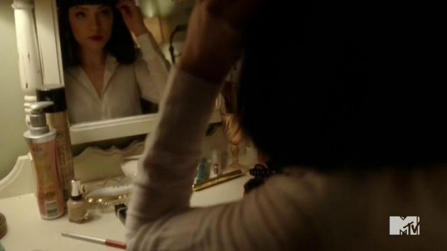 Emma Duval's (Willa Fitzgerald) Schwarzkopf  conditionner in Scream S01E09