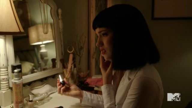 Emma Duval's (Willa Fitzgerald) Dior lipstick in Scream S01E09