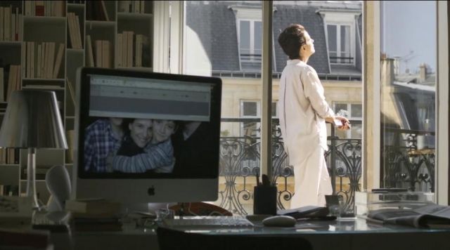 The computer screen of Anne (Juliette Binoche) in Them