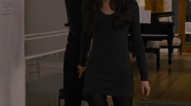 La robe grise manches longues de Bella Swan (Kristen Stewart) dans Twilight: Chapitre 5 - Révélation