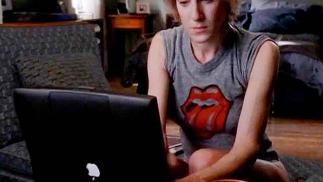 The laptop powerbook g3 Carrie Bradshaw (Sarah Jessica Parker) in Sex and the city