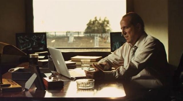 The apple Macbook Pro of Frank (Peter Stormare) in Kill the gringo