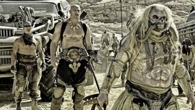 Le costume de Im­mor­tan Joe (Hugh Keays-Byrne) dans Mad Max Fury Road