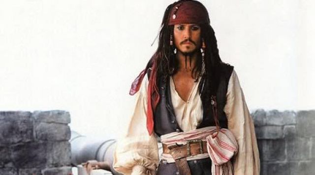 La costume de Jack Spar­row (Johnny Depp) dans Pi­rates des Ca­raïbes
