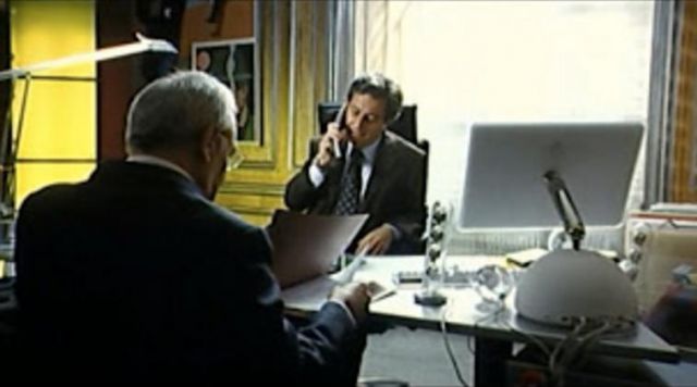 The speakers of Remi (Christian clavier) in The investigation Corsica