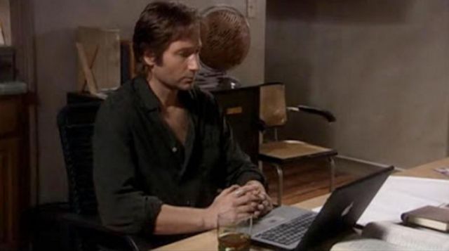 Le macBook de Hank Moody (Da­vid Du­chovny) dans Ca­li­for­ni­ca­tion