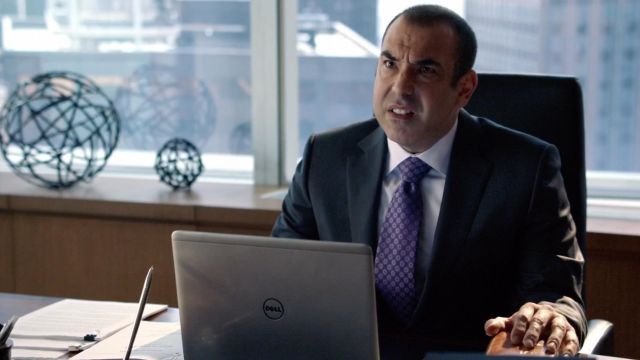 The Dell computer of Louis Litt (Rick Hoffman) in Suits S05E03