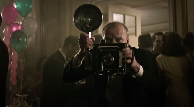 L'appareil photo vintage Graflex de Yaroslav Poverlo dans The Age of Adaline