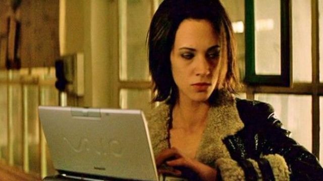 The computer Sony Vaio C1 of Yelena (Asia Argento) in xXx