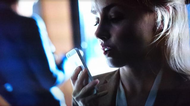 iphone de la Dra. Cassandra Railly (Amanda Schull) en 12 Monkeys S01E03