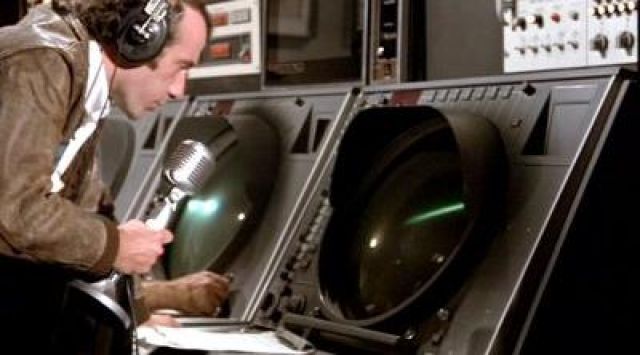 The IBM AN/FSQ-7 as seen in Y a-t-he a pilot in the plane ?