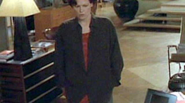 The Compaq Contura 4/25cx Helen Hudson (Sigourney Weaver) in Copycat