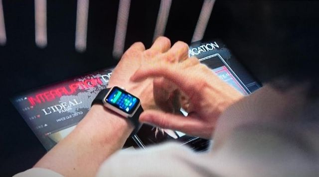 The watch Apple iWatch of Octave Parango (Gaspard Proust) in The ideal