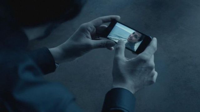 Le smartphone noir utilisé par John Wick (Keanu Reeves) dans le film John Wick