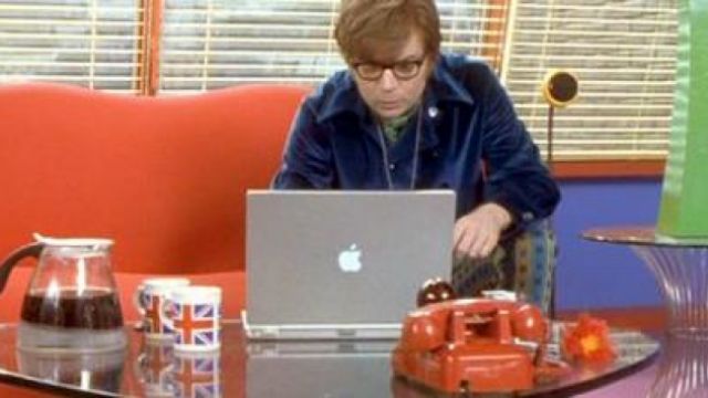 L'Apple Powerbook G4 d'Austin Powers (Mike Myers) dans Austin Powers dans Goldmember