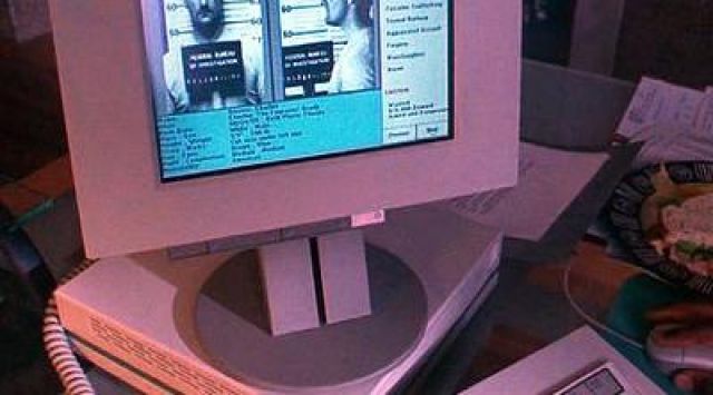 The computer IBM PS/2E Mike lowrey's (Will Smith) in Bad Boys