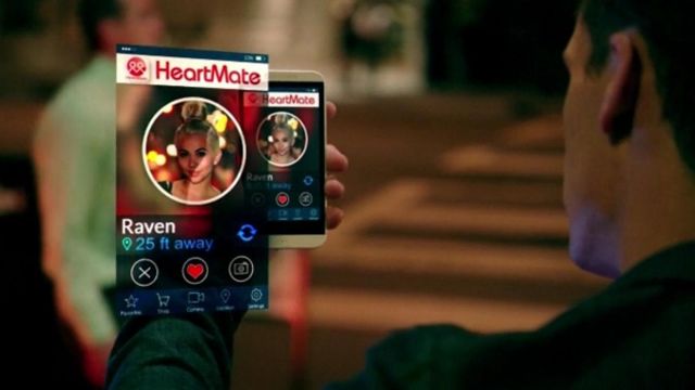The smartphone of Holden Katnik (Grant Harvey) in The Expert Cyber S02E02