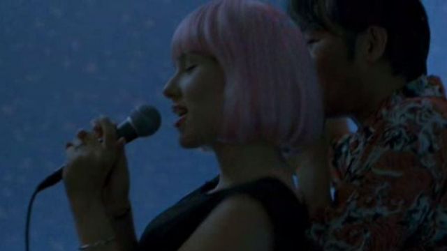 The microphone in which to sing Charlotte (Scarlett Johansson) in Lost in Translation