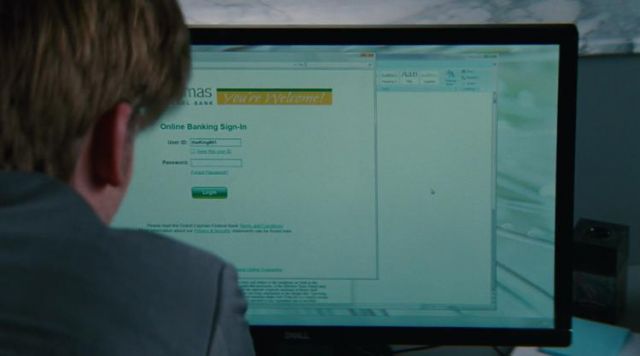 L'écran d'ordinateur Dell de Receptionist (Chelsea Turnbo) dans "Triple Alliance"