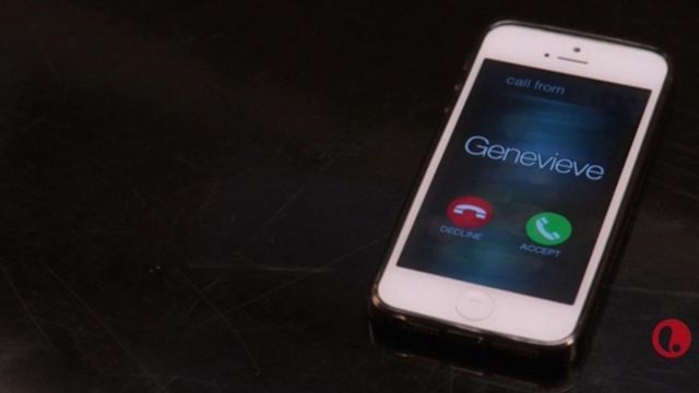 The smartphone of Zoila Diaz (Judy Reyes) in Devious Maid S04E07