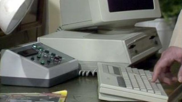 L'Apricot d'Henry Jay (Richard Griffiths) dans Bird of Prey