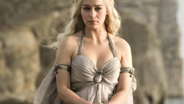 La robe blanche de mariage de Daenerys Targaryen (Emilia Clarke) dans Game of Thrones S01