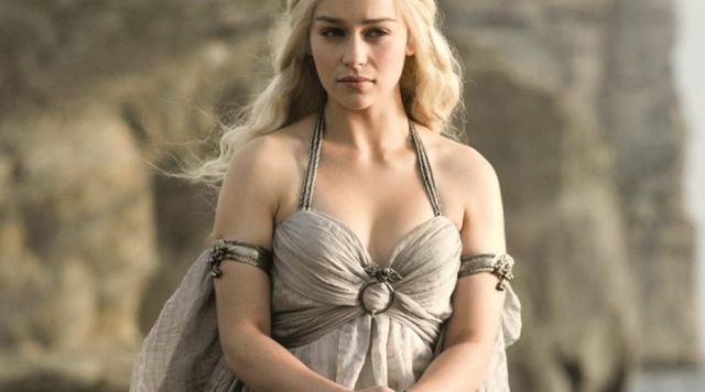 La robe blanche de mariage de Daenerys Targaryen (Emilia Clarke) dans Game of Thrones S01