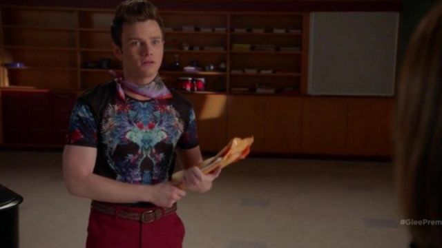 Le t-shirt tête de mort de Kurt Hum­mel (Chris Col­fer) dans Glee S06E02