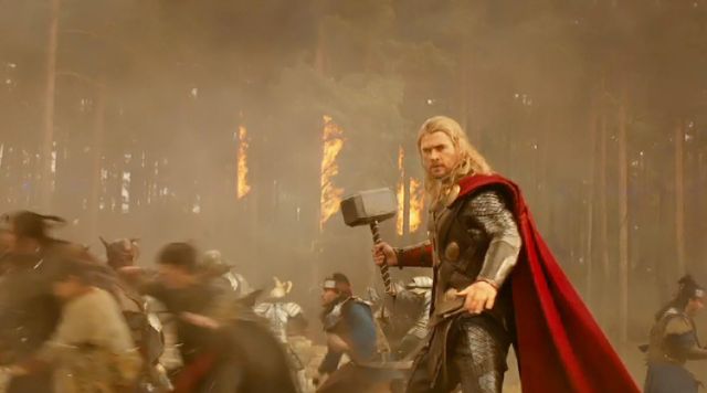 The hammer Mjöllnir of Thor (Chris Hemsworth) in Thor : the dark world, The