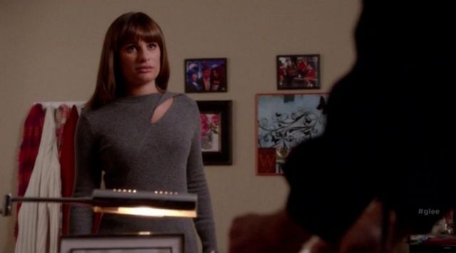 Le pull gris de Rachel Berry (Lea Michele) dans Glee S06E05